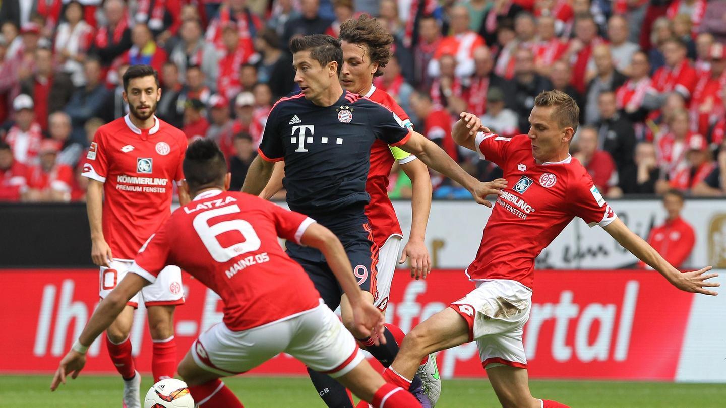 混团世界杯！爆大冷，国乒首败，世界冠军被翻盘，王曼昱疯狂逆转（混合团体世界杯上演冷门！国乒吞下首败，世冠惨遭逆转，王曼昱惊天翻盘）