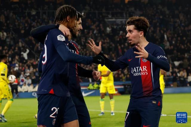 跟队：阿什拉夫伤缺6-8周，他的目标是尽快恢复赶上非洲杯（队记：阿什拉夫预计伤停6至8周，力争尽快康复赶上非洲杯）