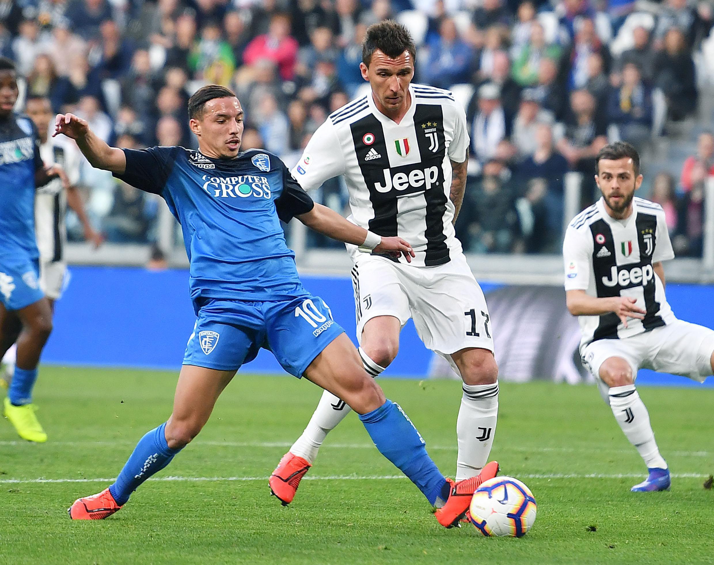 西媒：德尔塞罗担任巴萨本轮VAR裁判，曾多次执裁巴萨惹争议（西媒：德尔塞罗将负责本轮巴萨VAR，曾多次吹罚巴萨引争议）