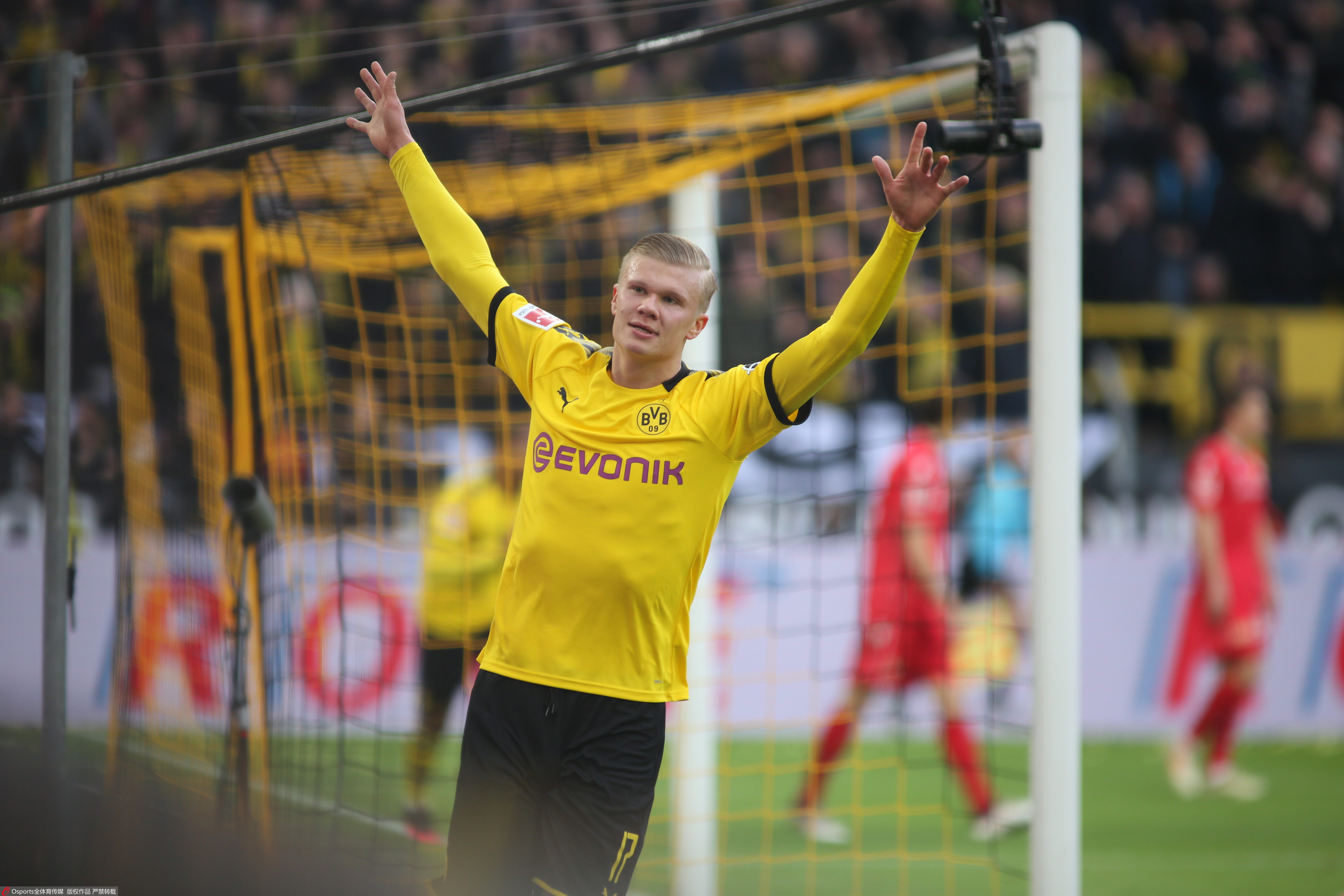 贝纳蒂亚：除了德布劳内，夏窗我们还联系过韦斯利-福法纳（贝纳蒂亚：夏窗除德布劳内外，我们也曾接触韦斯利-福法纳）