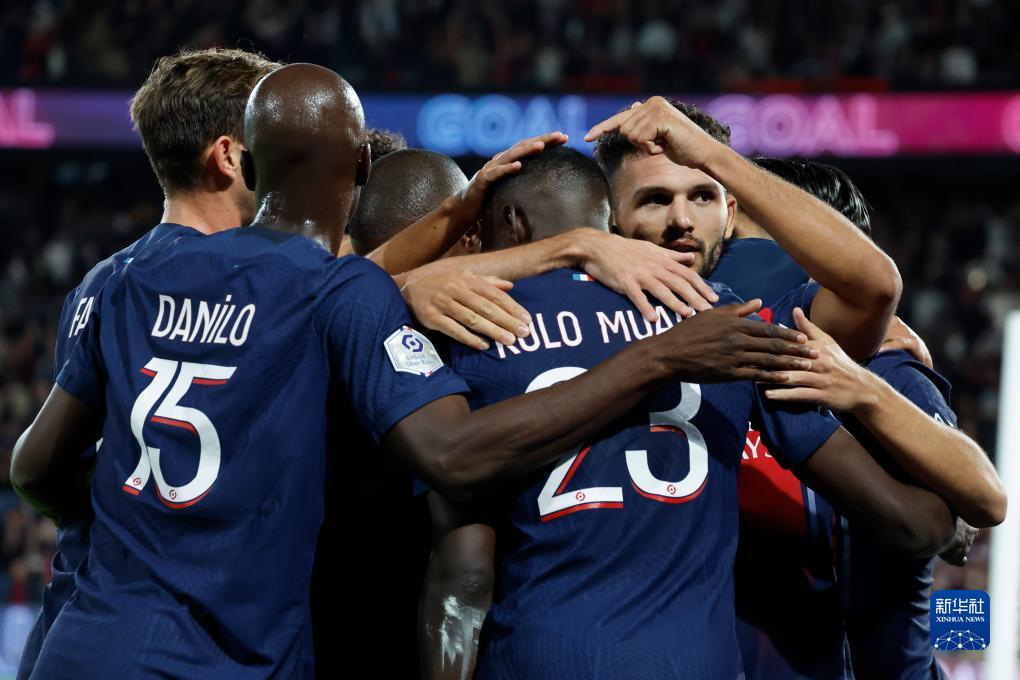 前法国国脚：支持本泽马重返国家队，希望看到他踢九号位（前法国国脚力挺本泽马回归国家队，盼其出任9号中锋）