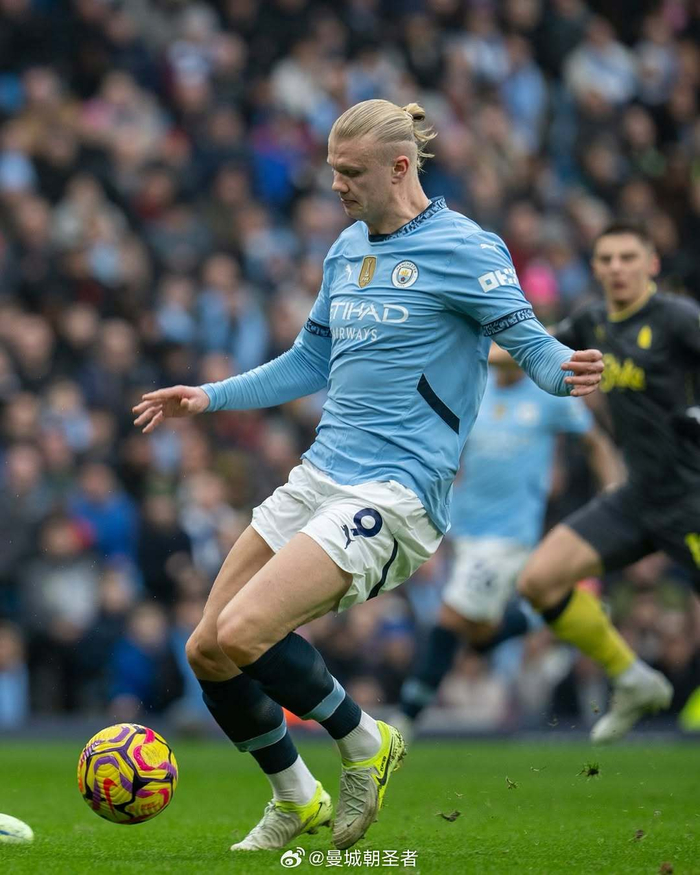 曾经的前场搭档！安东尼和拉什福德拥抱这一刻，你想到了什么？（安东尼与拉什福德相拥：昔日前场拍档这一瞬，你想到了什么？）